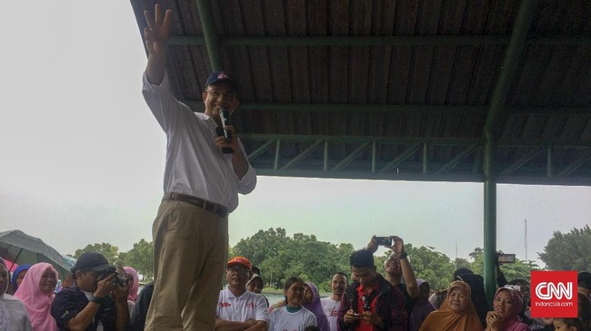 Ketika Ahok belum mengambil cuti kampanye, banjir dan genangan air cepat surut dalam waktu 3-4 jam dari rumah warga karena ada petugas yang menyedot air.