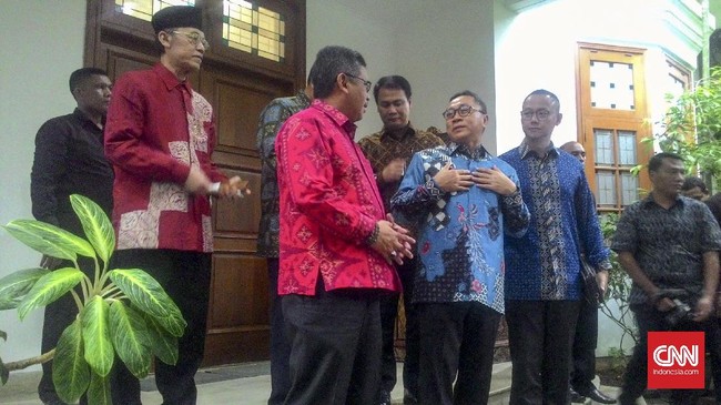 Pertemuan Megawati dengan Zulkifli Hasan membahas soal pemerintahan yang berkaitan dengan konsistensi partai dalam Koalisi Indonesia Hebat.