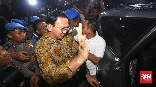 Pakar hukum Universitas Trisakti Abdul Fickar Hajar mengatakan, masih ada satu pintu yang bisa memutuskan Ahok ditahan atau tidak, yaitu hakim pengadilan.