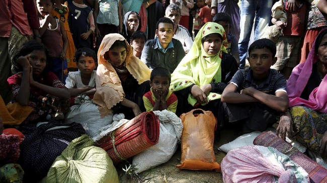 Sekitar 30 ribu orang Rohingya terpaksa meninggalkan rumah mereka akibat kekerasan yang terus dilakukan oleh tentara Myanmar di Rakhine sejak Oktober lalu.
