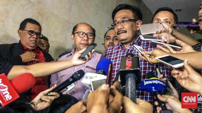 Calon Wakil Gubernur DKI Jakarta Djarot Saiful Hidayat telah menyerahkan bukti berupa foto dan video selama pemeriksaan di Polda Metero Jaya.
