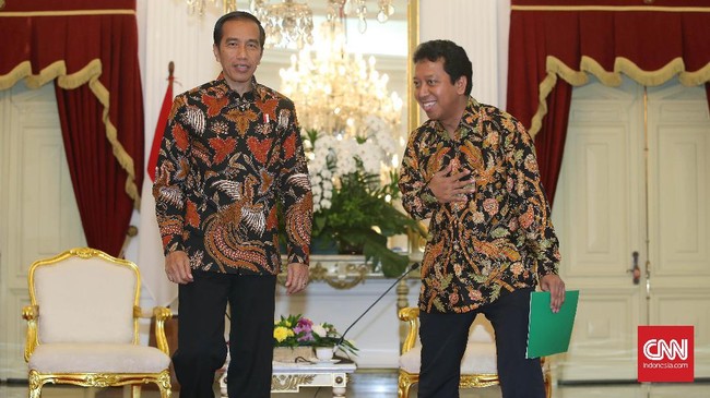 Presiden Jokowi menegaskan sebagai negara hukum, semua harus berjalan berdasarkan hukum, bukan atas dasar pemaksaan kehendak apalagi menggunakan kekuatan massa.