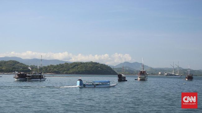 Kecantikan alam Labuan Bajo tak perlu lagi dipertanyakan. Agar wisatawan semakin tertarik datang, atraksi dan akses penunjang wisata di sana terus dibenahi.