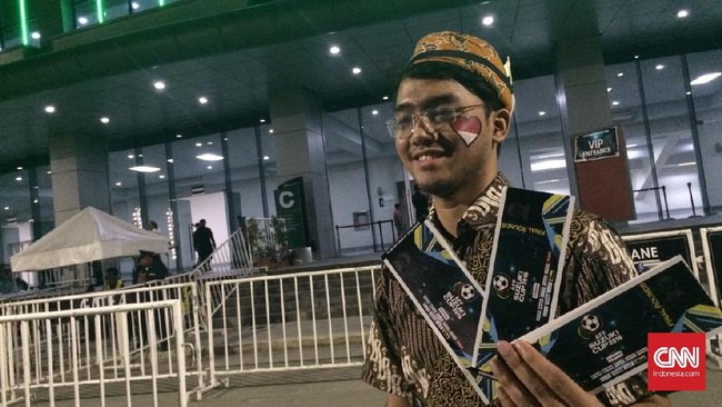 Harga tiket untuk menyaksikan laga semifinal leg pertama Piala AFF 2016 antara timnas Indonesia dan Vietnam di Stadion Pakansari terentang Rp 100 - 300 ribu.