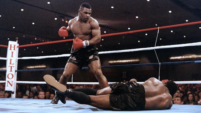 Promotor tinju dunia, Frank Warren, menentang pertarungan Mike Tyson vs Roy Jones Jr. yang akan berlangsung pada 28 November 2020.