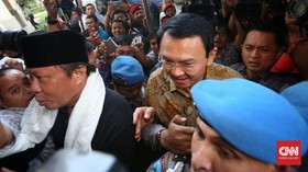 Ahok Penuhi Panggilan Pemeriksaan Perdana Sebagai Tersangka