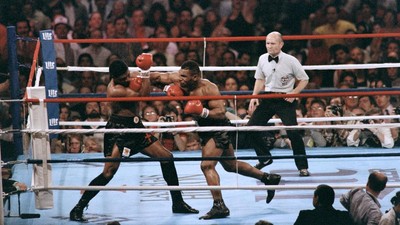 Mike Tyson vs Jones: Promotor Ngotot Menang KO Tak Dilarang