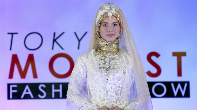Untuk pertama kali, peragaan busana bertajuk Muslimah Fashion Show digelar di Tokyo, Jepang, pada Selasa (22/11).