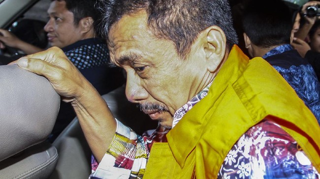 Sebelumnya, Walikota Madiun Bambang Irianto telah ditetapkan sebagai tersangka kasus dugaan penerimaan hadiah terkait pembangunan pasar besar Kota Madiun.
