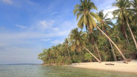 Riang Berlabuh di Kepulauan Karimunjawa