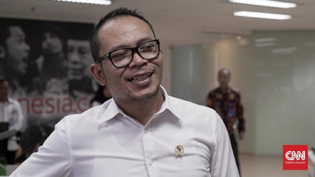 Hanif Dhakiri tetap memiliki tugas berat meski hanya satu bulan menjadi Plt Menteri Pemuda dan Olahraga (Menpora).