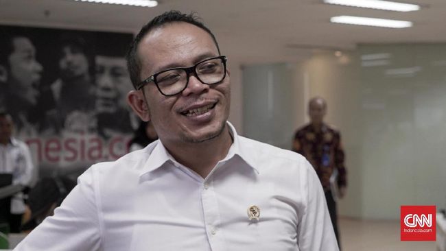 Hanif Dhakiri Jadi Plt Menpora, Tugas Berat Menanti Hanif Dhakiri tetap memiliki tugas berat meski hanya satu bulan menjadi Plt Menteri Pemuda dan Olahraga (Menpora).