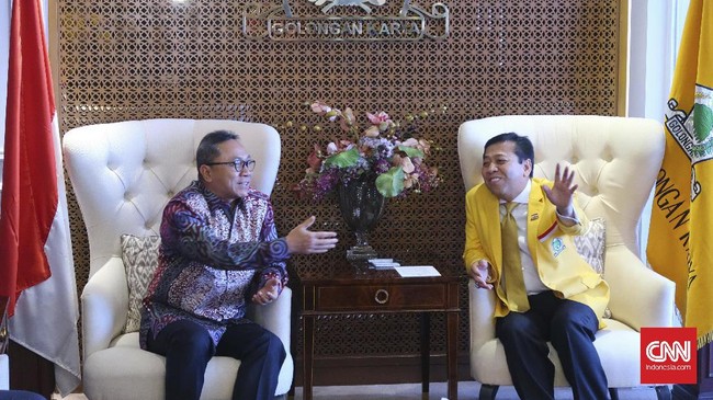 Zulkifli Hasan kembali melanjutkan safarinya kepada ketua umum partai politik. Setelah bertemu Megawati, kini giliran Ketum PAN itu bertemu Ketum Golkar.