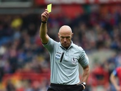 Hari Ini 11 Tahun Lalu: Howard Webb Berbaju MU Bikin Babel Didenda