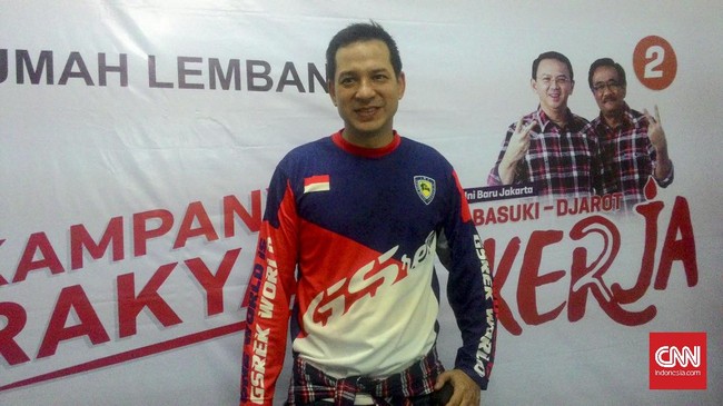 Ari Wibowo semakin teguh memberikan dukungan kepada Ahok setelah petahana calon gubernur DKI Jakarta itu terjerat kasus dugaan penistaan agama.