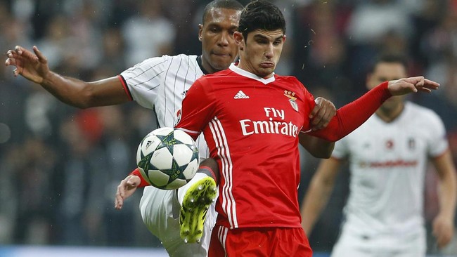 Benfica sempat unggul hingga 3-0 atas tuan rumah Besiktas. Sayang, Benfica tak dapat mempertahankan keunggulan dan dikejar skornya hingga berakhir imbang 3-3.