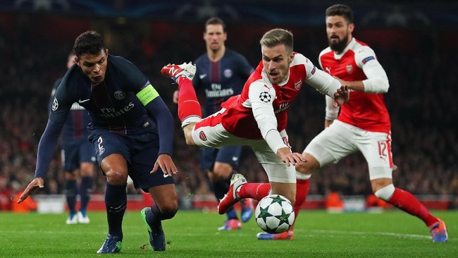 Meskipun sama-sama sudah lolos ke fase gugur Liga Champions, Arsenal dan Paris Saint-Germain sama-sama bermain ngotot di babak pertama.
