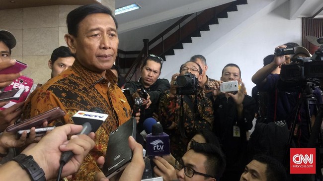 Menurut Wiranto, informasi soal makar bukan untuk membuat resah melainkan untuk meyakinkan masyarakat bahwa kepolisian selalu siap siaga menjaga keamanan. 