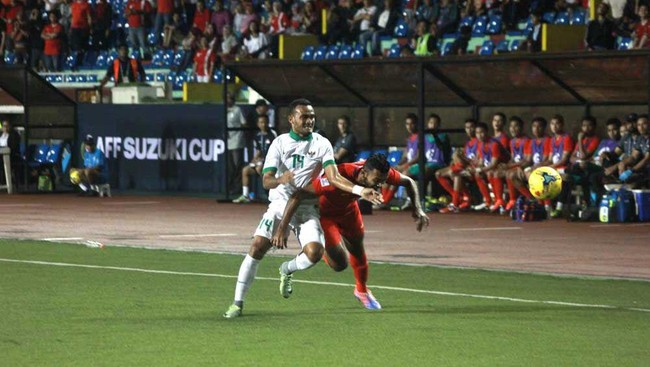Berakhirnya fase grup Piala AFF 2016 menghasilkan sejumlah catatan menari dari mulai penyerang tersubur hingga wasit paling boros kartu. Berikut di antaranya.