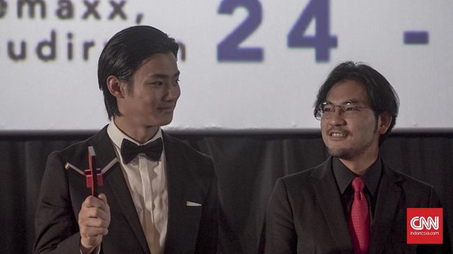 JFF tahun ini dibuka dengan mendatangkan langsung aktor muda yang tengah naik daun di Jepang: Shuhei Nomura. Pembukaan dilakukan dengan mainan tradisional.