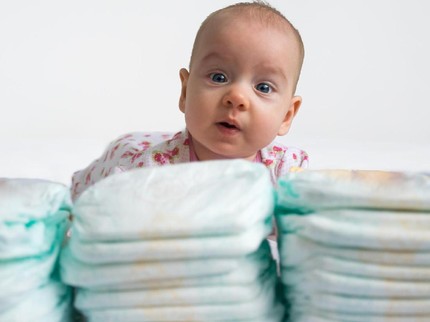 Menurut Bunda, Perlu Nggak Sih Ada Ruang Ganti Popok Bayi di Toilet Pria?