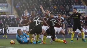 Taklukkan Burnley, Manchester City ke Puncak Klasemen
