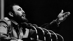 Mengenang Jejak Hidup Fidel Castro dalam Gambar