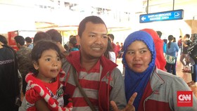 Timnas Indonesia Disambut Keluarga Kecil di Soekarno-Hatta