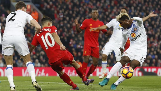 Usaha Liverpool untuk mencetak gol ke gawang Sunderland di babak pertama semakin sulit setelah The Reds kehilangan Philippe Coutinho pada menit ke-34.