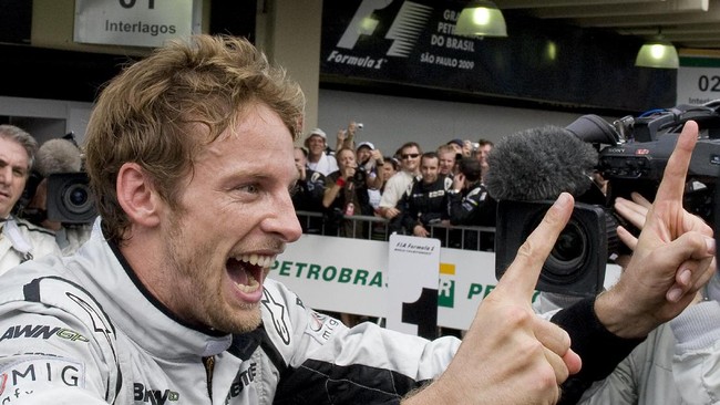 Dua pebalap Formula 1, Jenson Button dan Felipe Massa, menjalani pekan terakhir yang emosional di Abu Dhabi. Kini, mereka resmi pensiun membalap.