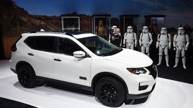 Memanfaatkan momentum episode Rogue One: A Star Wars Story, Nissan memperkenalkan kehadiran SUV edisi terbatas dengan nama yang sama.