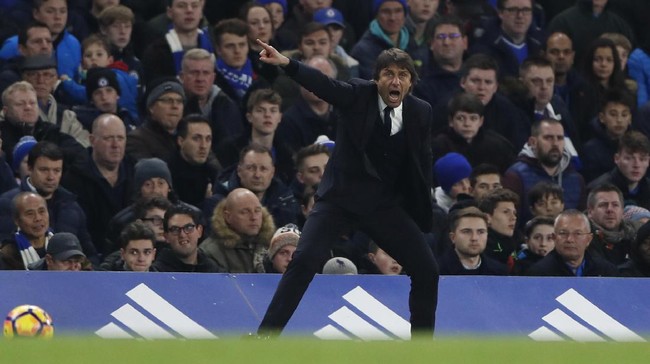 Gianfranco Zola menyebut gaya Antonio Conte yang ekspresif membuat Chelsea semakin bersemangat saat bertarung di lapangan.