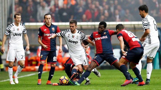 Beruntung bagi Juventus, kekalahan dari Genoa tak mempengaruhi posisi mereka di puncak klasemen. Juventus masih unggul empat poin atas AC Milan.