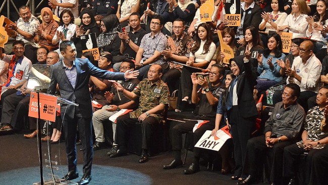 Menurut Agus, ada faktor lain yang tak kalah penting dari sekedar jumlah dana kampanye, misalnya kerja relawan dan simpatisan, serta warga sebagai pemilih.