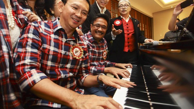 Menurut Ahok, penyelewengan di Badan Usaha Milik Daerah bisa diatasi jika warga Jakarta ikut memiliki dan mengawasi BUMD tersebut.