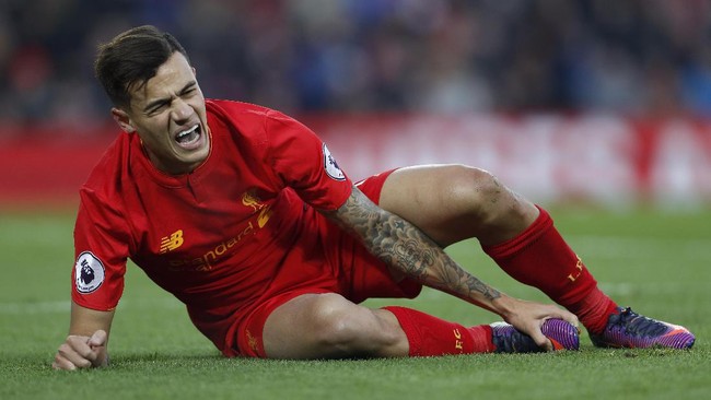 Liverpool diperkirakan bakal kehilangan jasa gelandang andalannya, Philippe Coutinho, hingga tahun depan karena menderita cedera pergelangan kaki.