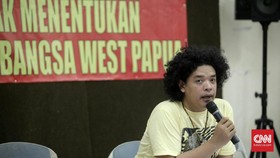Surya Anta cs Berencana Jalani Sidang Perdana Pakai Koteka