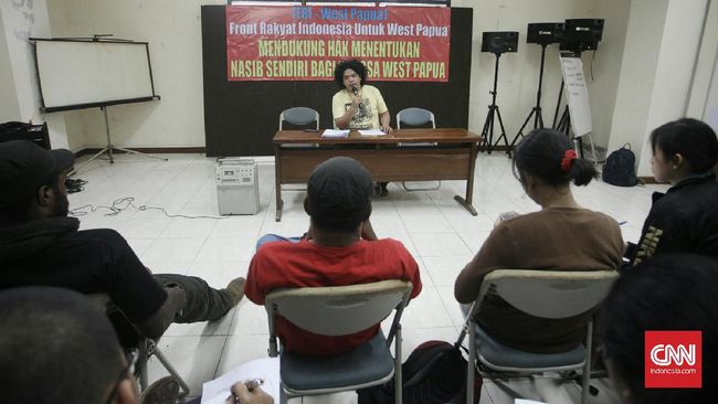 Kronologi Penangkapan Surya Anta Versi Tim Kuasa Hukum Tim pengacara Surya Anta membeberkan kliennya ditangkap oleh polisi di pusat perbelanjaan di Jakarta pada Sabtu (31/8). Ia ditangkap atas tuduhan makar.