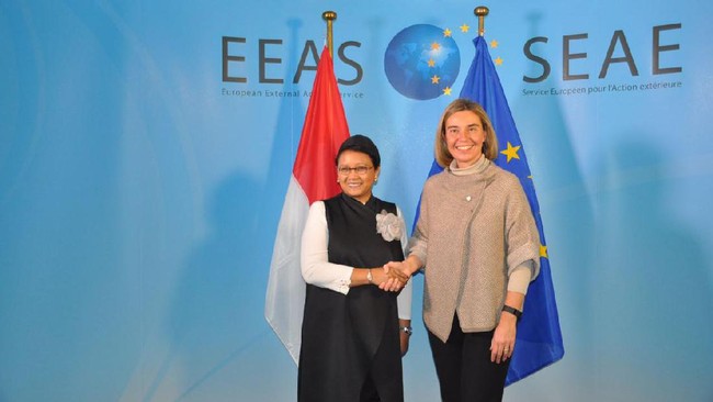 Menlu RI Retno LP Marsudi menyambut baik keinginan Uni Eropa untuk mempelajari pluralisme di Indonesia.