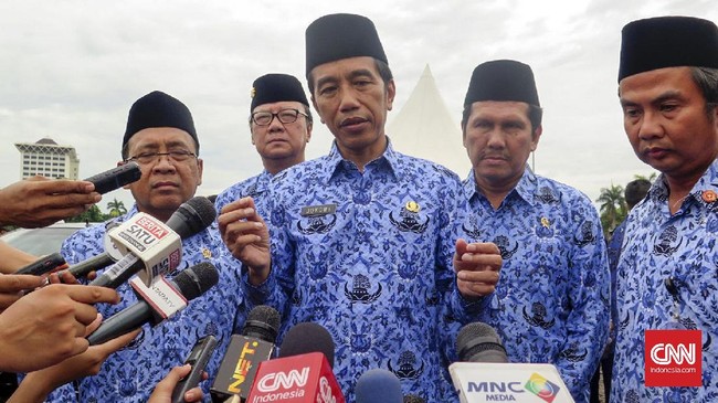 Jokowi menyebut Aksi Bela Islam III bukan demonstrasi, tapi hanya doa bersama. Sementara GNPF MUI tetap menuntut pemerintah segera menahan Ahok.