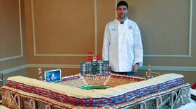 Miniatur Stadion Sepak Bola dari Kue Jahe