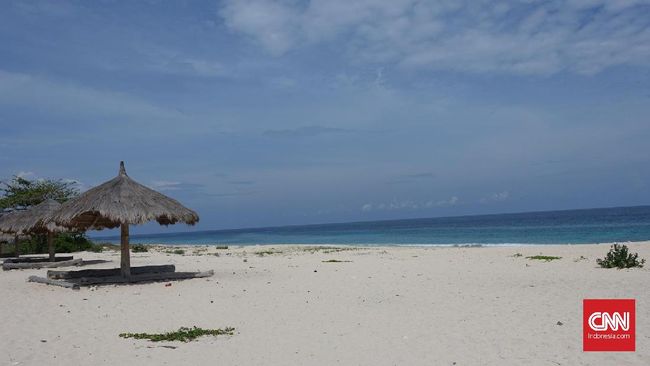 Pantai Carita dan Anyer menjadi salah satu lokasi favorit warga Jakarta untuk menghabiskan libur akhir tahun.