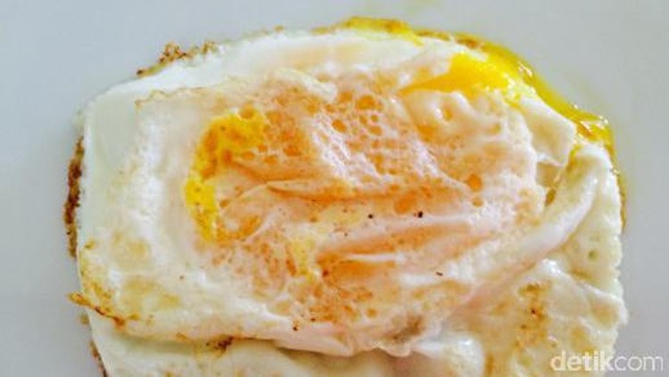 Jangan makan telur melulu. Nanti bisulan lho. Saran ini mungkin sering didengar atau justru kita yang mengucapkan. Hmm benar nggak sih telur bikin bisulan?