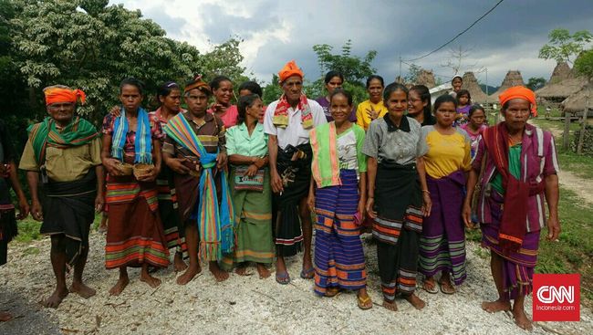 Puncak Festival 1001 Kuda Sandelwood dan Festival Tenun Ikat Sumba 2017 digelar di Lapangan Galatama, Sumba Barat Daya, dan dihadiri oleh Jokowi.