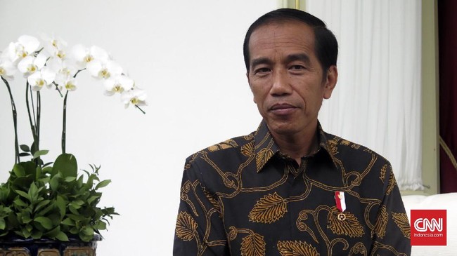 Jokowi menyebut indeks keberhasilan pendidikan Indonesia terus meningkat. Ia pun meminta Menteri Muhadjir pertimbangkan ulang moratorium ujian nasional.