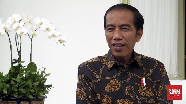 Sebuah barbershop di Bogor mendadak didatangi polisi dan mengatakan, Presiden Joko Widodo akan cukur rambut di tempat itu. Apa rasanya mencukur rambut presiden?