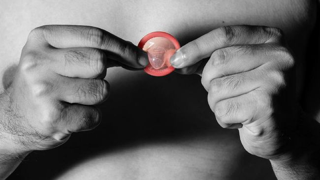 Badan amal global meluncurkan toko kondom gratis di India sebagai upaya untuk menurunkan kasus baru HIV/AIDS di negara ketiga tertinggi.