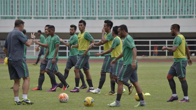 Pelatih timnas Indonesia Alfred Riedl menyebutkan Le Cong Vinh sebagai pemain Vietnam yang berbahaya dan patut diwaspadai barisan pertahanan tim Merah Putih.