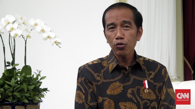 Dalam rapat terbatas, Jokowi menyampaikan pesan agar aparat hukum menindak tegas para penyebar berita bohong.