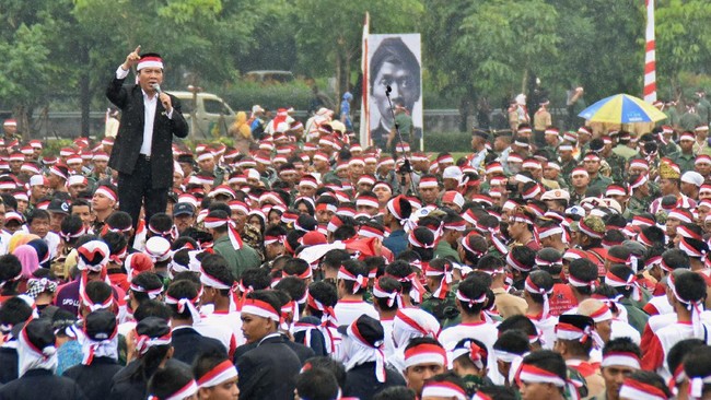 Seremoni besar-besaran ini digelar untuk menunjukkan persatuan dan kekuatan negara dari ancaman yang berpotensi memecah belah keutuhan bangsa.
